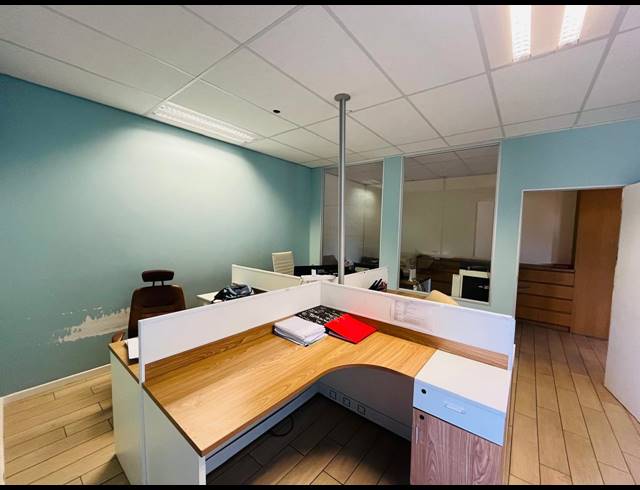 210M² OFFICE FOR SALE IN FOURWAYS GARDENS